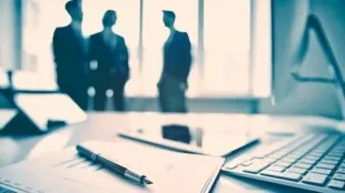 Symbolbild Verhandlungen Business Entscheidungen Recht