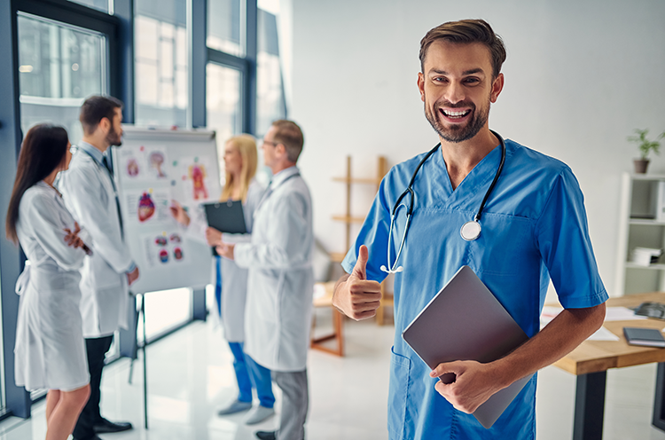 biologische Zahnmedizin-Group of doctors in clinic-Vasyl-AdobeStock_242308649