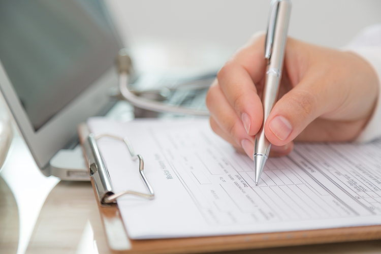 close-up-doctor-filling-out-prescription-jannoon028-freepik.com-977806