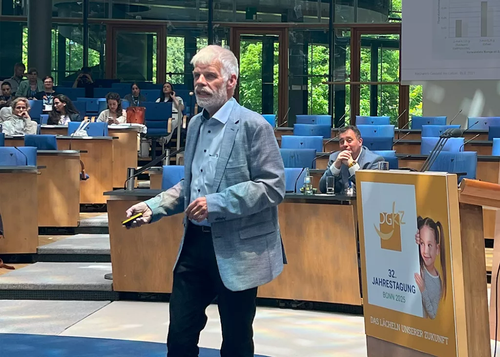 Prof. Dr. Ulrich Schiffner und Teilnehmende beim CP GABA Mittagssymposium