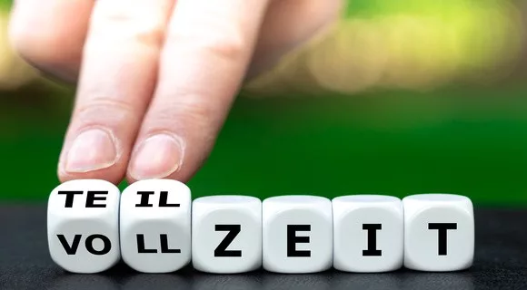 Teilzeit-Vollzeit Würfel werden gedreht