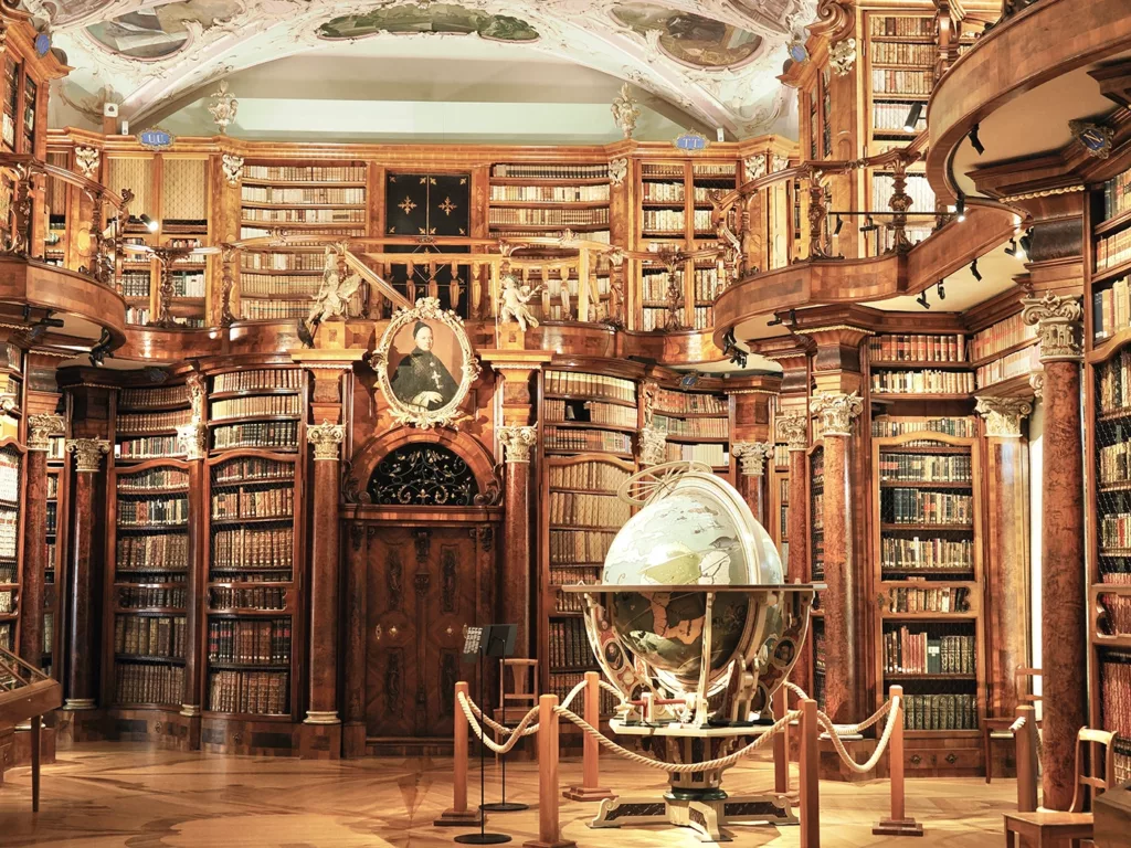 In der prächtigen Stiftsbibliothek von St. Gallen _ Foto Rainer Hamberger.