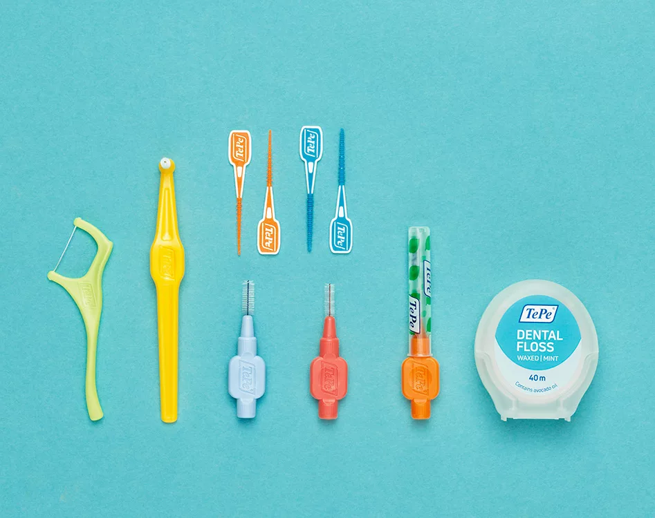Wer Patientinnen und Patienten aktiv über die Vorteile der Interdentalpflege informiert, stärkt nicht nur das Bewusstsein, sondern leistet auch einen wichtigen Beitrag zur Mund- und Allgemeingesundheit.