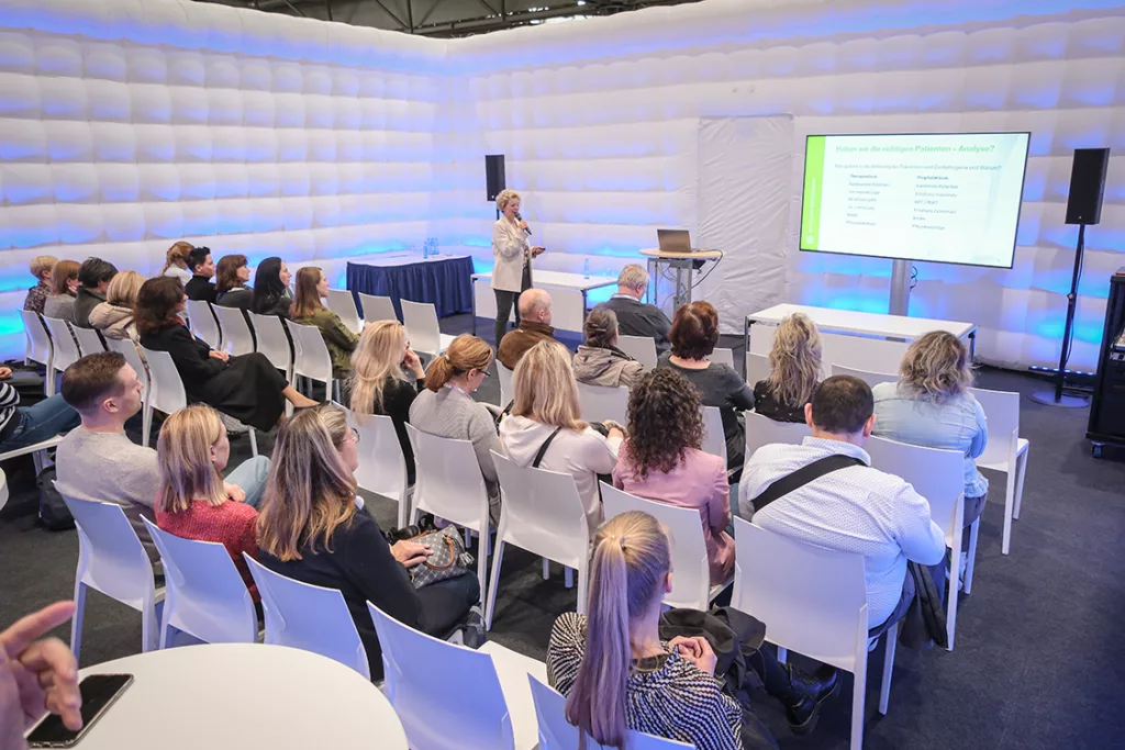 Gut besuchter Vortrag bei der Messe infotage Fachdental