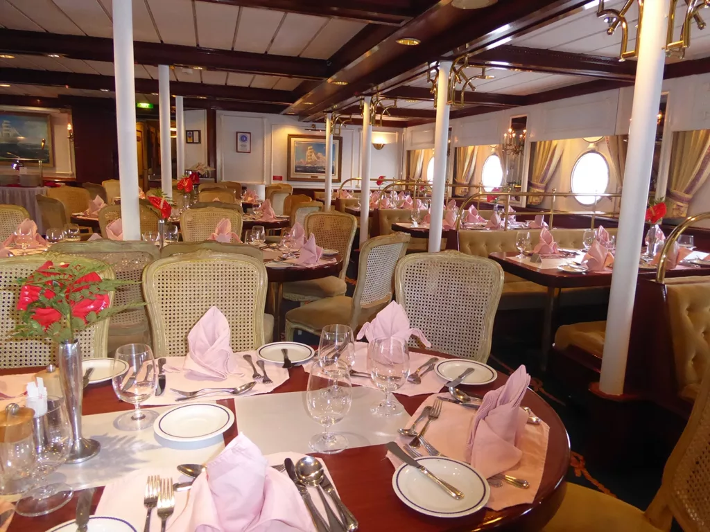 Elegantes Restaurant im Star Flyer