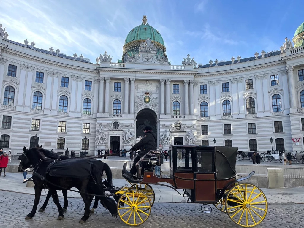 Die Hofburg zu Wien war von 1279 bis 1918 – mit Unterbrechungen – die Residenz der Habsburger in Wien. Heute ist sie Sitz des Bundespräsidenten, des Bundesdenkmalamtes, der Österreichischen Nationalbibliothek und mehrerer Bundesmuseen.