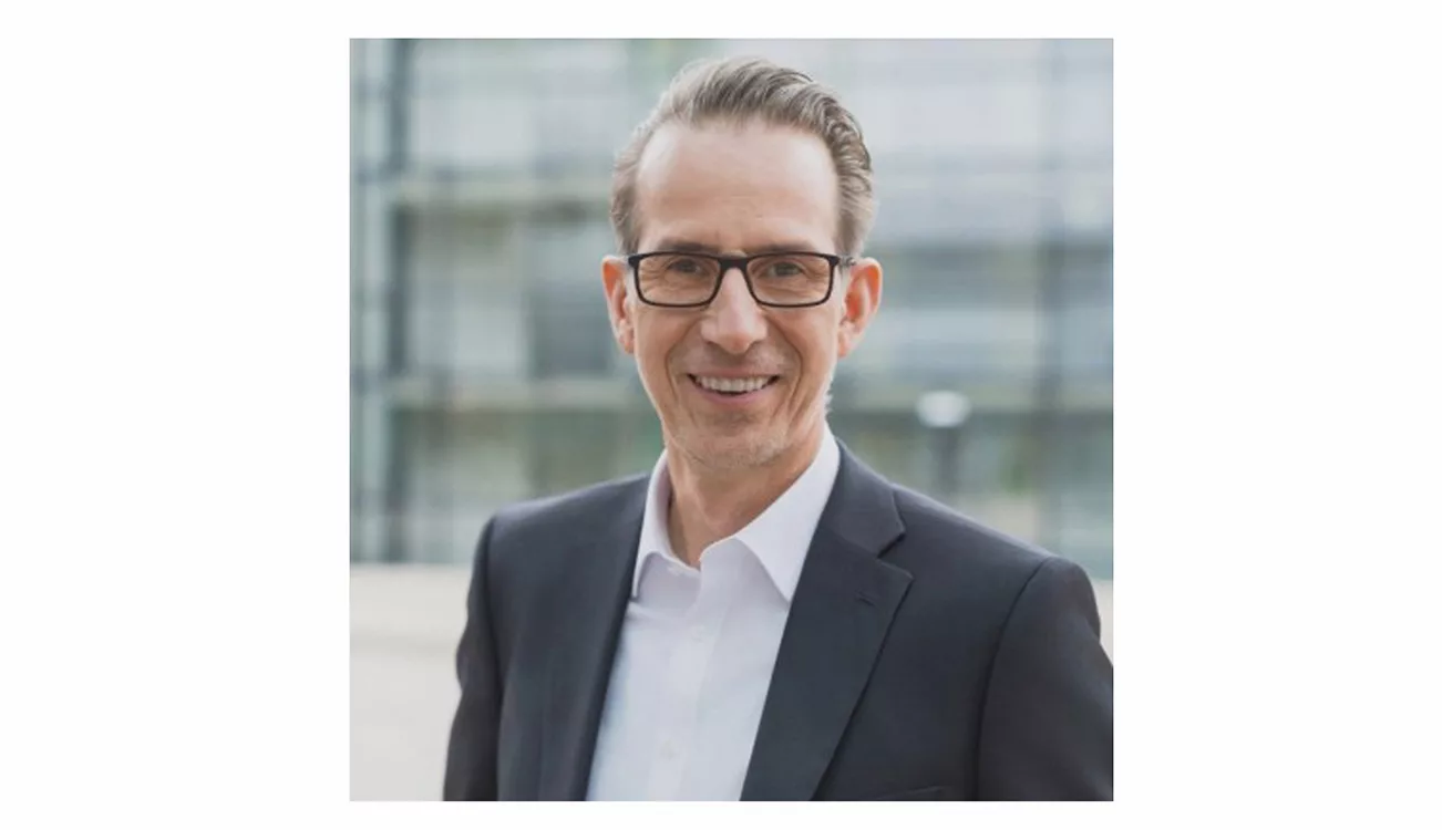 Christoph Meyer, Director Oral Health Sales Europe, Carbon