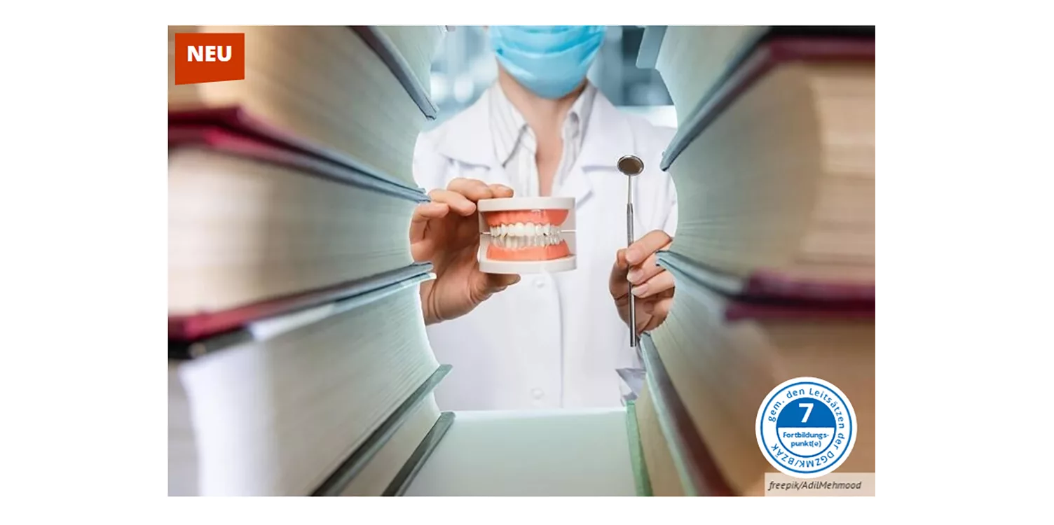 Person mit Mundschutz, Kiefermodell und Handspiegel blickt durch eine Bücherlücke. fit-fuer-wirtschaftlichkeitspruefung (002)