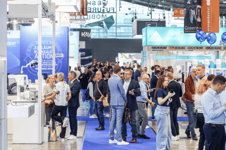 Messe Stuttgart volle Flure