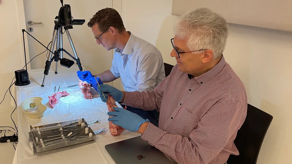 Praktische Übungen mit Dr. Tunkel und Prof. Kleinheinz – Hands-on-Training auf höchstem Niveau.