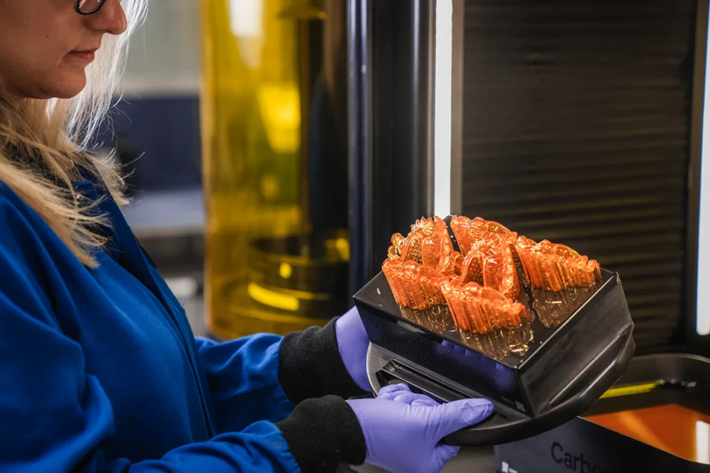 Das FP3D-Harz basiert auf Carbons Doppelhärtungs-Chemie und bietet eine einzigartige Kombination aus Festigkeit und Flexibilität – für hohen Patientenkomfort bei gleichzeitig reduziertem Frakturrisiko