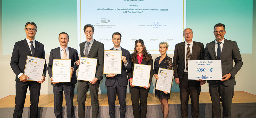 V. l. n. r.: Prof. Dr. Thomas Stamm, Dr. Claudius Middelberg, Dr. Moritz Kanemeier, Dr. Jonas Q. Schmid, Jolina Bokan, Prof. Dr. Ariane Hohoff, Prof. Dr. Dr. Peter Proff und Matthias Kühner (Dentaurum)