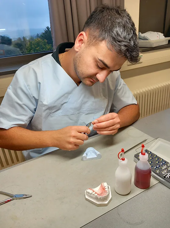 Handwerk und Premium-Qualität: Stuttgarter Meisterschüler bei der kieferorthopädi-schen Weiterbildung