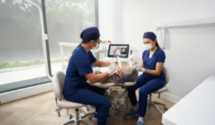 Mit der Erweiterung um neue Restaurationsfunktionen unterstützt die nächste Generation des iTero Lumina™ sowohl einfache als auch komplexe Fälle von Einzelkronen bis hin zu herausnehmbaren Prothesen.