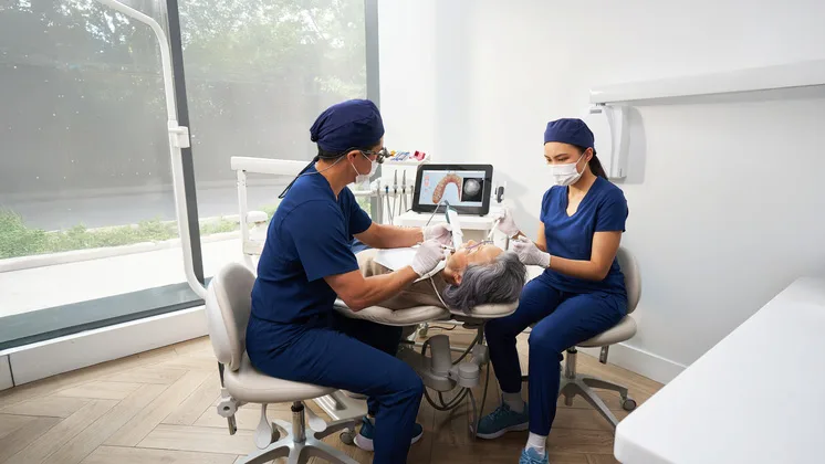 Mit der Erweiterung um neue Restaurationsfunktionen unterstützt die nächste Generation des iTero Lumina™ sowohl einfache als auch komplexe Fälle von Einzelkronen bis hin zu herausnehmbaren Prothesen.