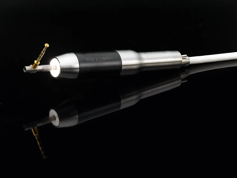 PIEZODRILL® wurde als Technologie für die Aufbereitung des Implantatbetts konzipiert, bietet eine hohe Präzision und schont gleichzeitig das umliegende Weichgewebe.