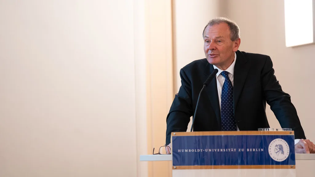 Jörg Wiltfang, Präsident der Deutschen Gesellschaft für Zahn-, Mund- und Kieferheilkunde (DGZMK), spricht.