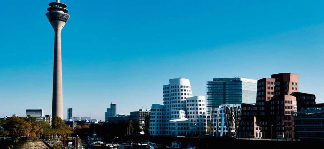media-harbour-mit-dem-beruhmten-rhinetower-dusseldorf-wirestock-freepik.com-10835202