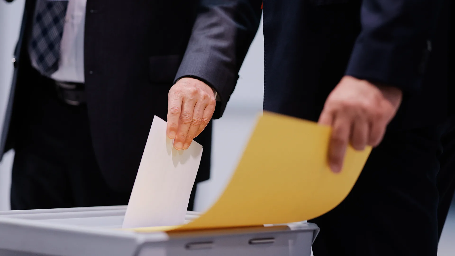 Wahlgang bei der Bundesversammlung der Bundeszahnärztekammer (BZÄK) am 31.10.25 in Berlin. / Foto: Tobias Koch (www.tobiaskoch.net)