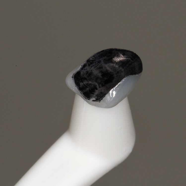 Abb. 5: Farbliche Markierung der abzustrahlenden Fläche mit einem Permanentmarker.