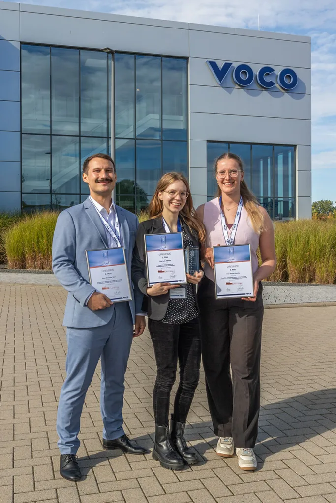 Abb. 2: Die Gewinner des Forschungswettbewerbs (v.l.): Alexander Broll, Julia Roßbach und Philine Ploschke.