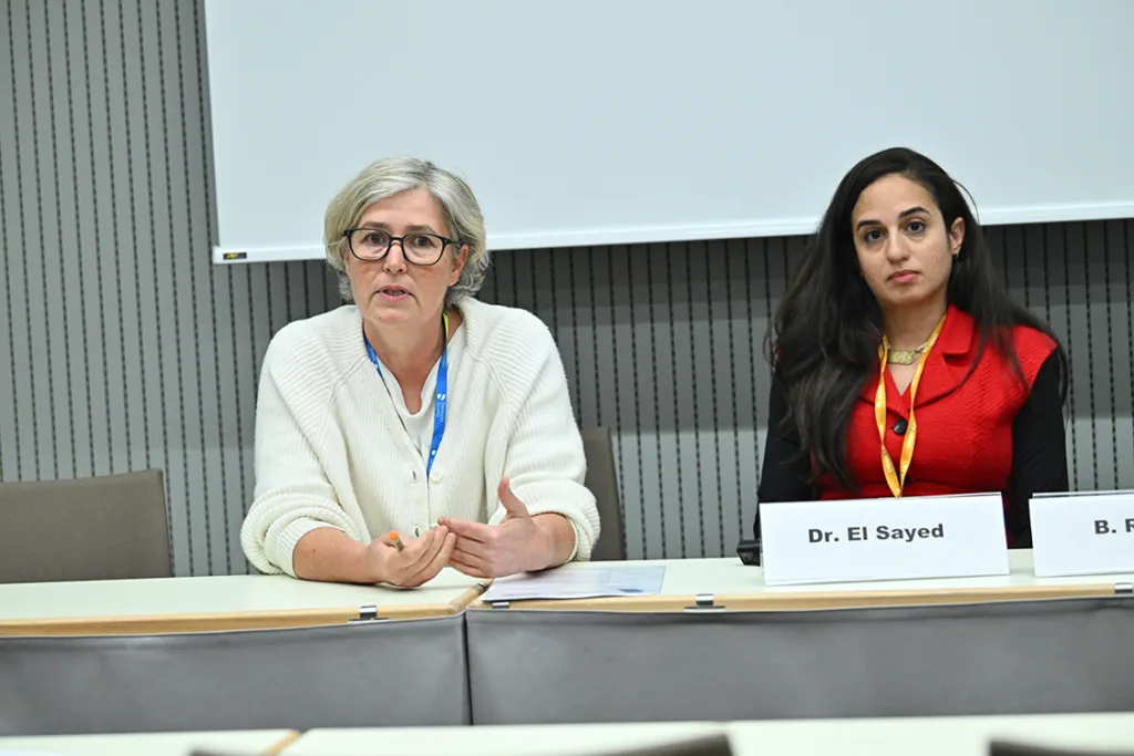 Abb. 3: Prof. Dannewitz (lks.) und Dr. El Sayed: Eine mHealth-Anwendung könnte Paropatienten zu einem höheren Therapieerfolg verhelfen.