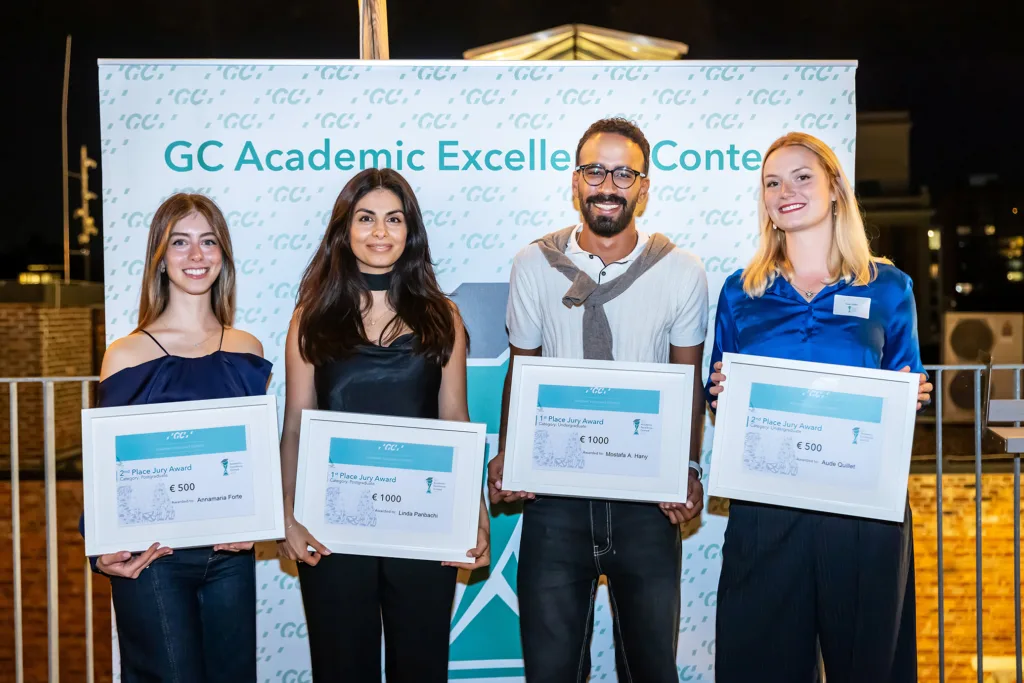 Die Preisträger des Academic Excellence Contests. Von links nach rechts: Annamaria Forte, Linda Panbachi, Mostafa A. Hany, Aude Quillet.