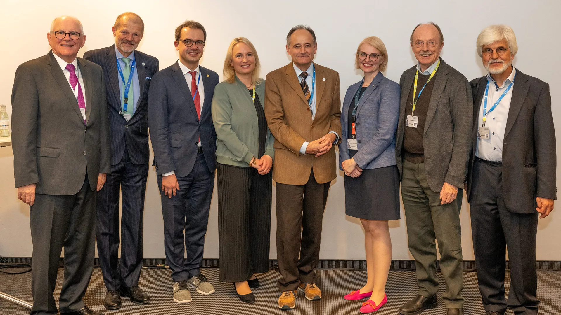 Die Referent:innen des Symposiums: Prof. Dr. Jörg Meyle, Univ.-Prof. Dr. Peter Eickholz, Priv.-Doz. Dr. Daniel Hagenfeld, Dr. Inga Harks, Univ.-Prof. Dr. Benjamin Ehmke, Prof. Dr. Yvonne Jockel-Schneider M.Sc., Prof. Dr. Ulrich Schlagenhauf, Prof. Dr. Thomas Kocher