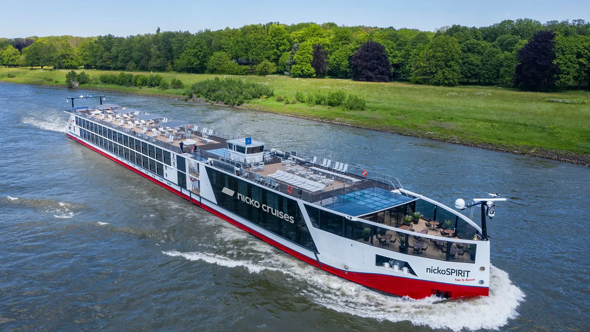 Ein Boot auf einem Fluss