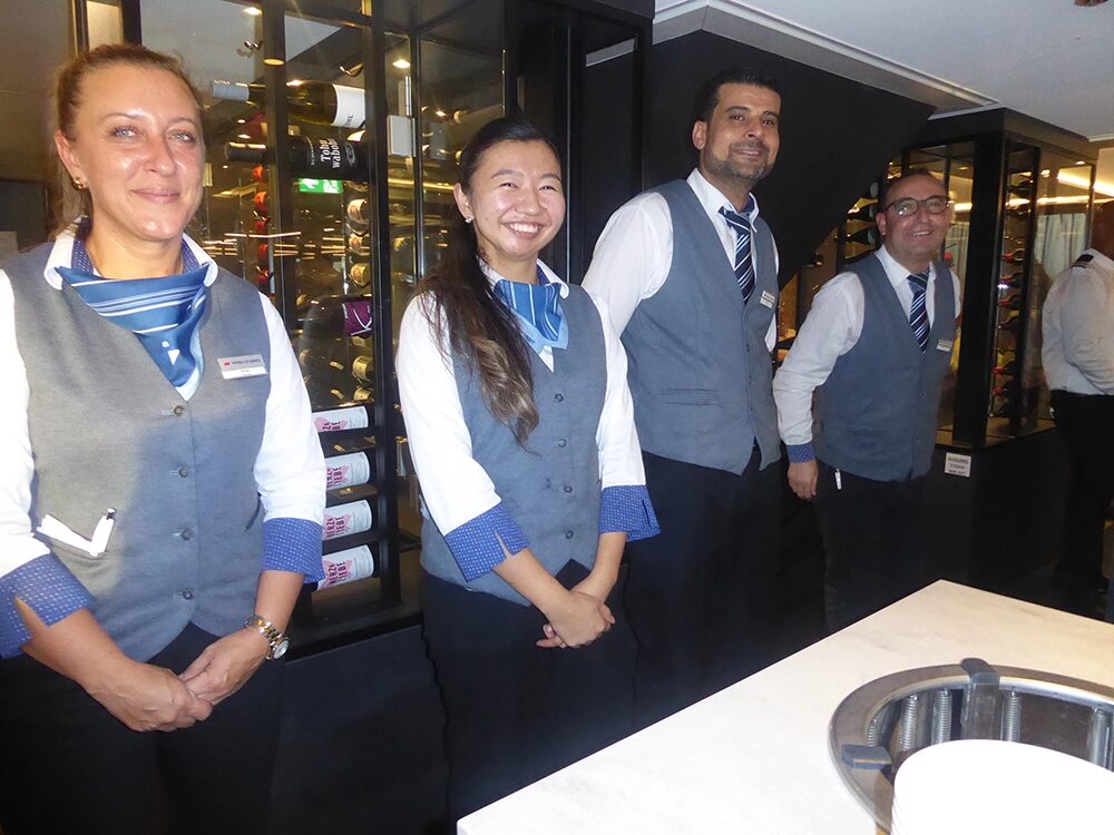 Ein Teil der stets freundlichen Crew, die uns umsorgen.