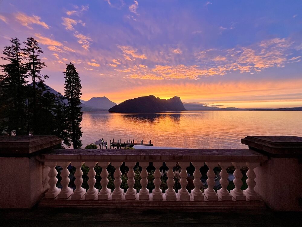 Blick zum Abendrot vom Balkonzimmer aus.
