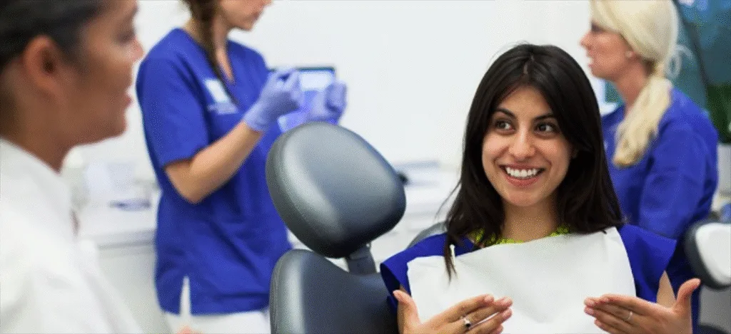 Alltagssituation zwischen zwei Mitarbeiterinnen.