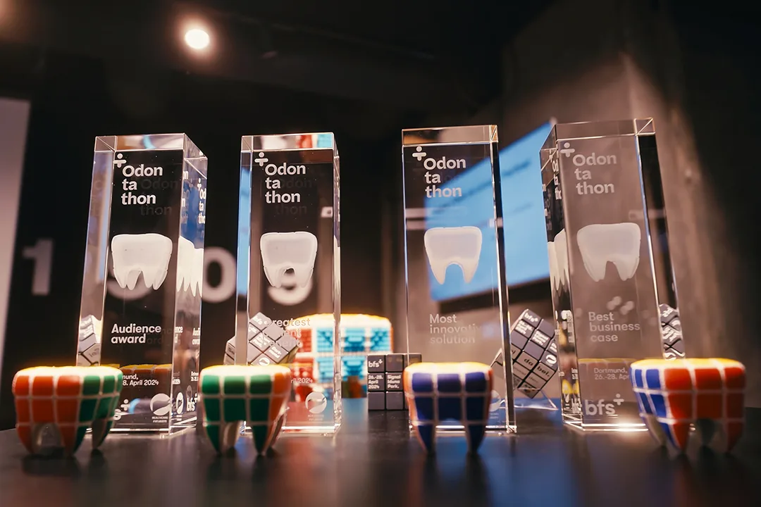 Der Odontathon bringt alle zwei Jahre kreative Denker/-innen, Innovator/-innen und Fachleute zusammen, die Probleme nicht nur sehen, sondern aktiv angehen und die Zukunft gestalten wollen.