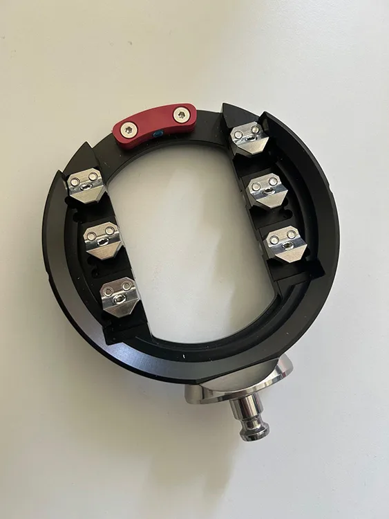 Verschiedene Probenhalter für Blöcke für verschiedene CAD/CAM-Geräte