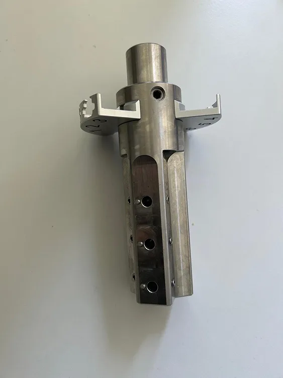 Verschiedene Probenhalter für Blöcke für verschiedene CAD/CAM-Geräte