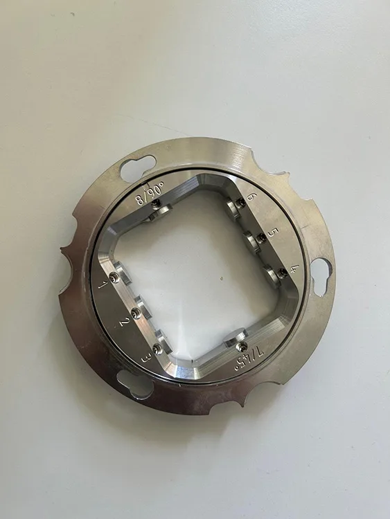 Verschiedene Probenhalter für Blöcke für verschiedene CAD/CAM-Geräte