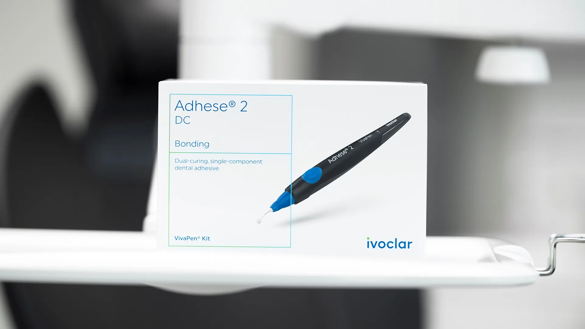 Adhese 2 mit der blauen DC-Kanüle im VivaPen-Kit