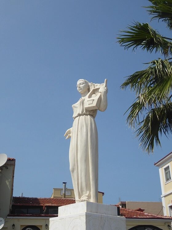 Abb. 5: Die Lyrikerin Sappho mit ihrer Lyra.