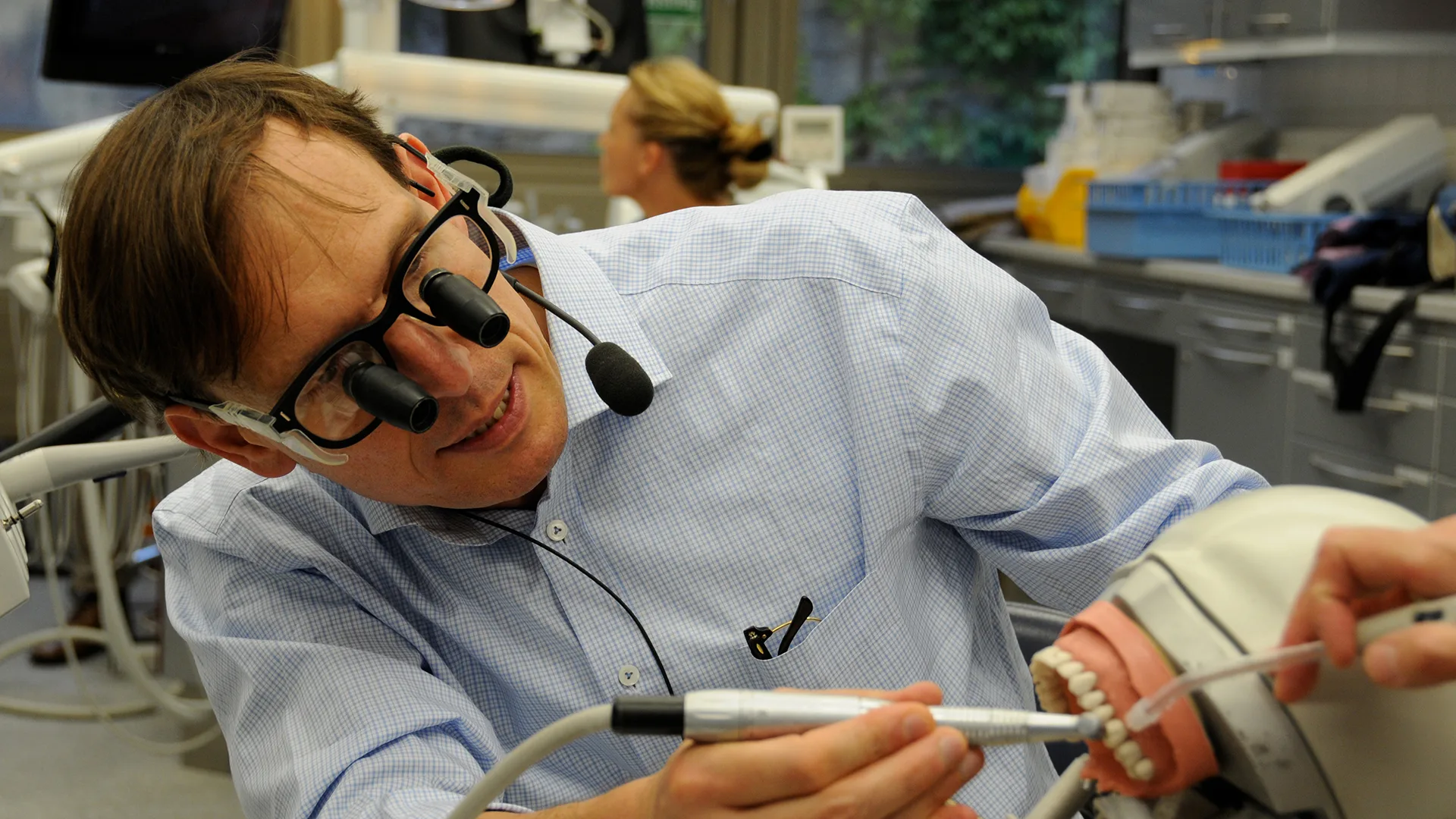 Dr. Daniel Edelhoff bei der Arbeit