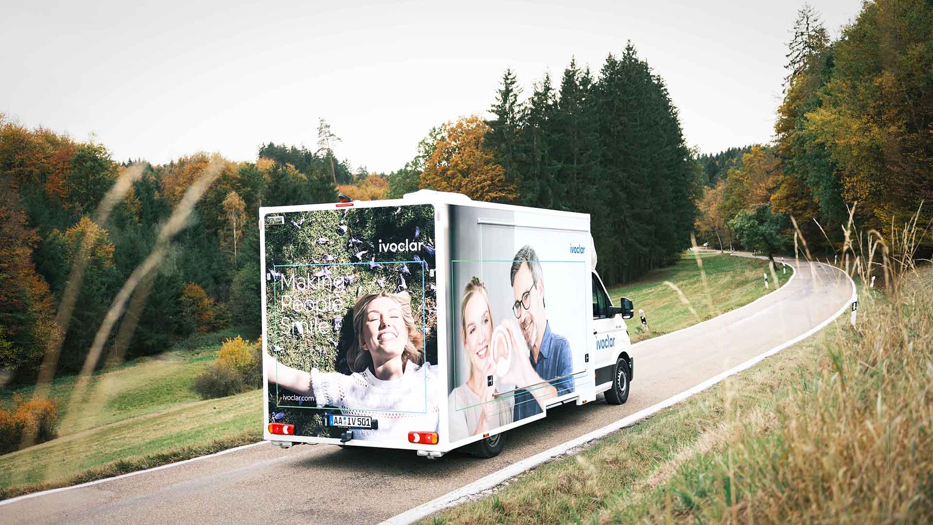 Der Ivoclar Van auf Tour: Das mobile High‑Tech‑Labor bringt digitale Zahntechnik, Produktneuheiten und Live‑Erlebnisse direkt in die Regionen der Labore.