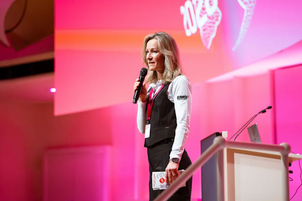 Prävention ist die Zukunft der oralen Medizin – und GBT die Zukunft der Prävention: Tanja Reichenberg, EMS-Geschäftsführerin Deutschland, begrüßte das Publikum.