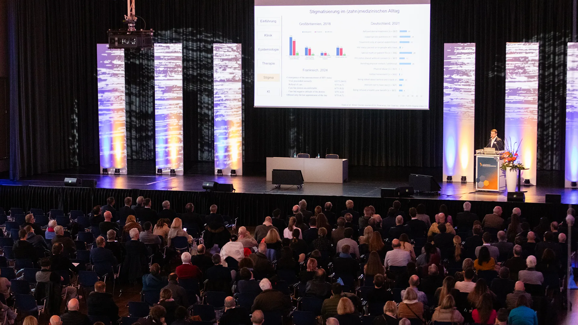 Bühne und ein Publikum