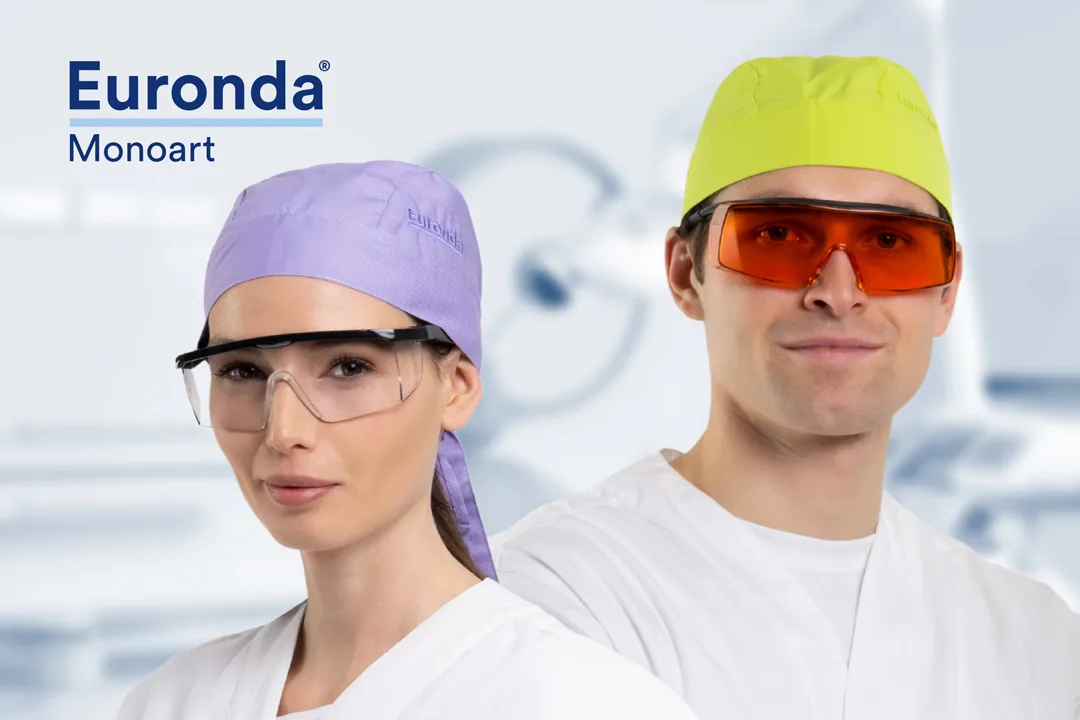 Eine Frau und ein Mann präsentieren die Monoart® Schutzbrillen von Euronda.