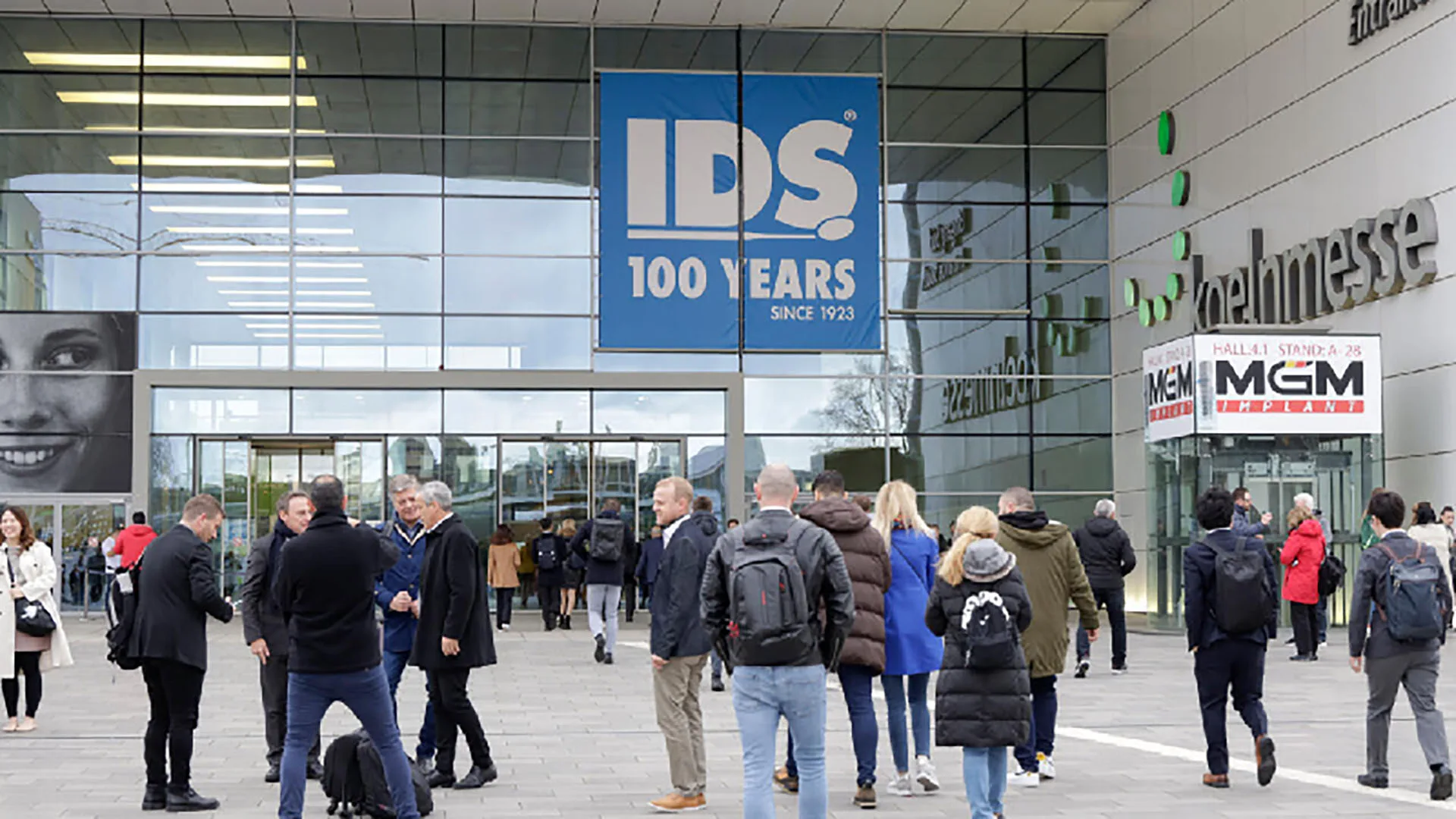 Bild des Eingangs der Messe