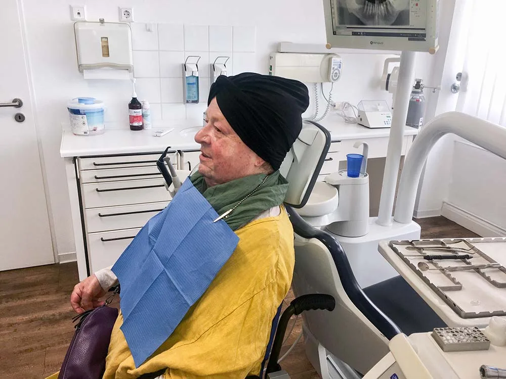 Abb. 3 : Barrierefreiheit beginnt im Kopf: Zum Beispiel ist der Transfer in den Behandlungsstuhl gar nicht in allen Fällen notwendig.