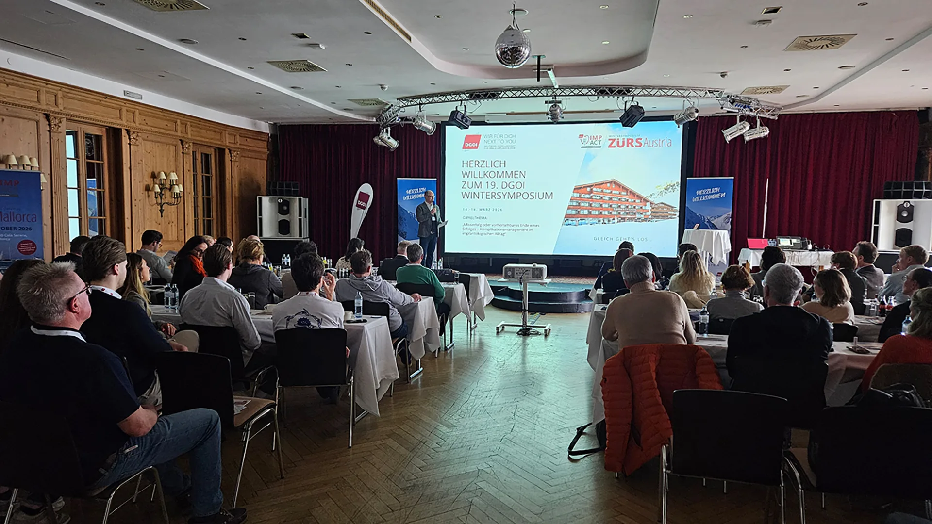 Herzlich begrüßte Prof. Dr. Daniel Grubeanu, Präsident der DGOI, die Teilnehmenden zum 19. Wintersymposium der DGOI in Zürs und zu vier spannenden Tagen unter dem Gipfelthema: „Misserfolg oder vorhersehbares Ende eines Erfolgs – Komplikationsmanagement im implantologischen Alltag“