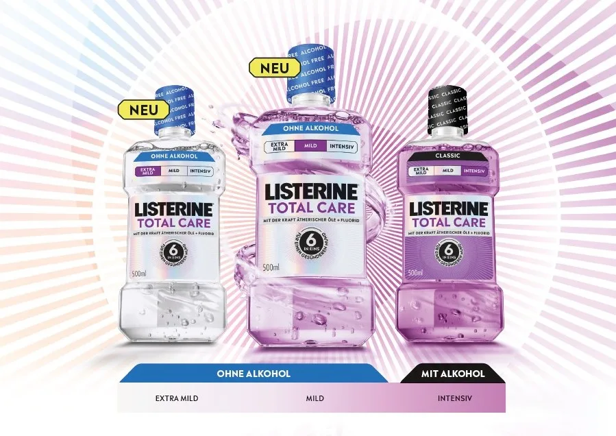 Produktabbildung von drei LISTERINE Mundspülung Flaschen aus der Produkterweiterung.