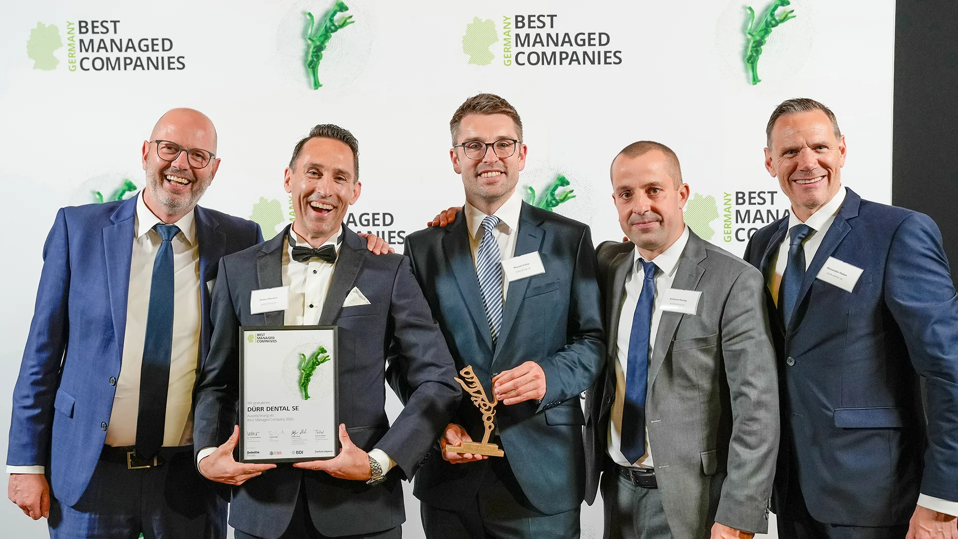 Stefan Pfanzelt, CFO (2.v.l.) mit den Business Unit Leitern Andreas Hering (Diagnostische Systeme, 2.v.r.), Alexander Huber (Equipment, 1.v.r.) , Matthias Kuch (Equipment, 1.v.l.) sowie Manuel Kühle (Strategische Geschäftsentwicklung, Mitte)