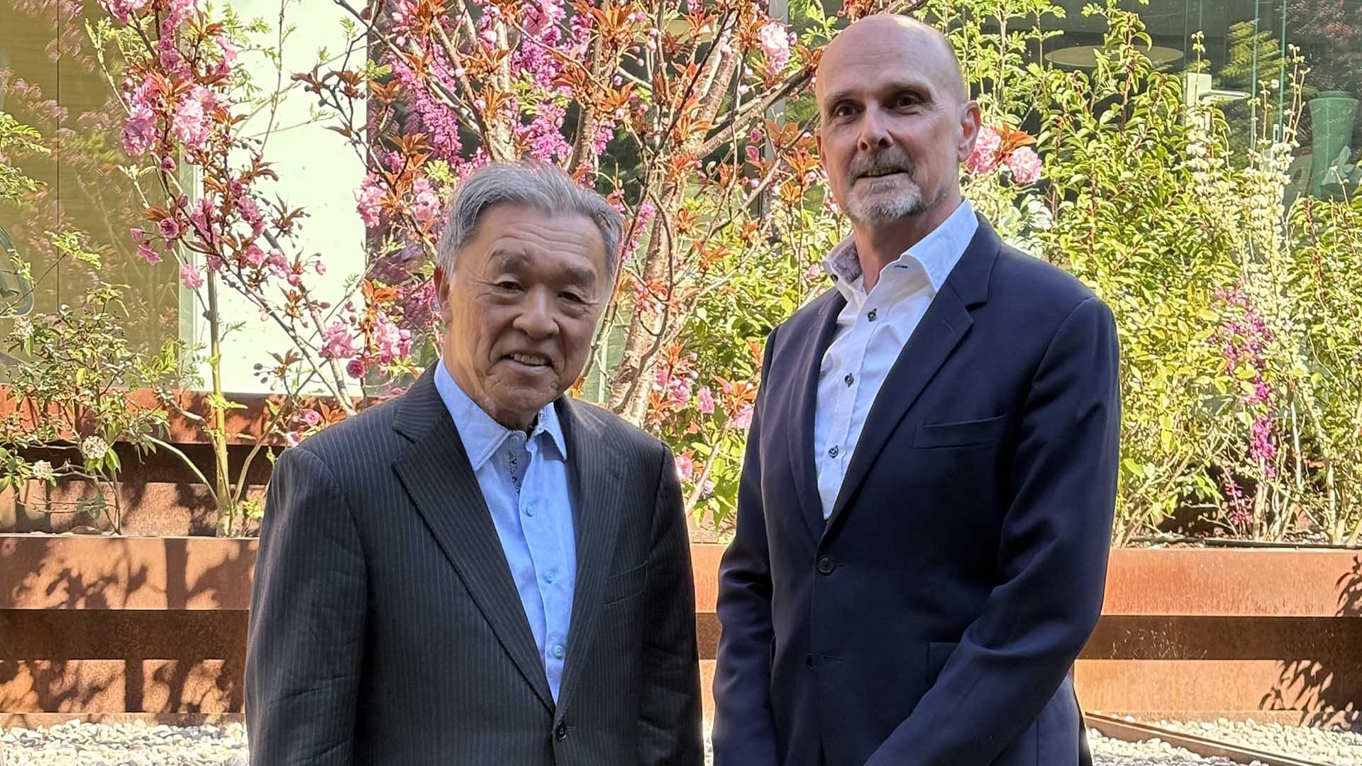 Makoto Nakao (l.), Vorsitzender des Verwaltungsrats der GC Holding, und Dr. Per Falk, CEO der GC Holding