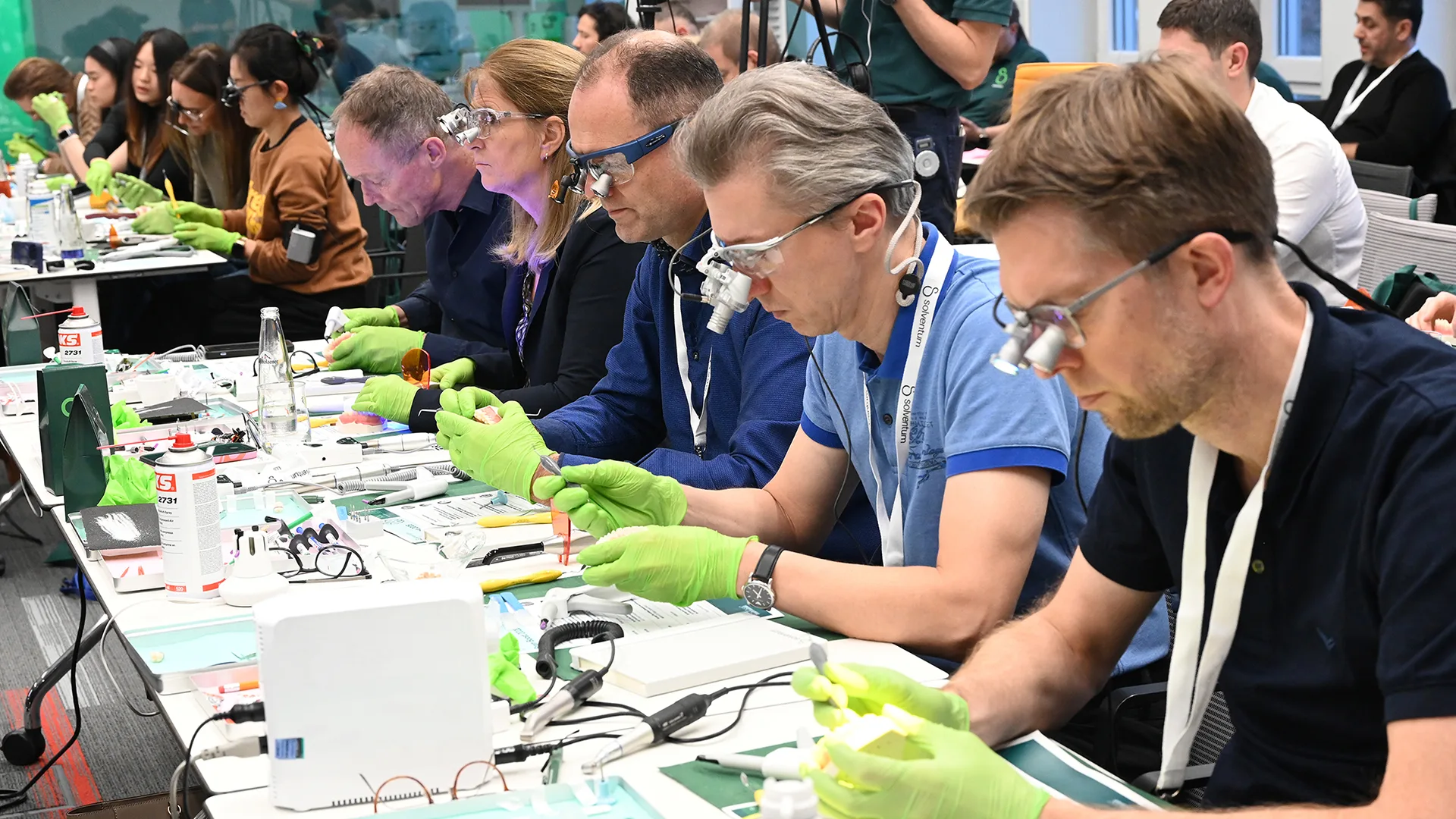 Teilnehmer des Bain Boost 2025 bei einer Hands-on-Session.